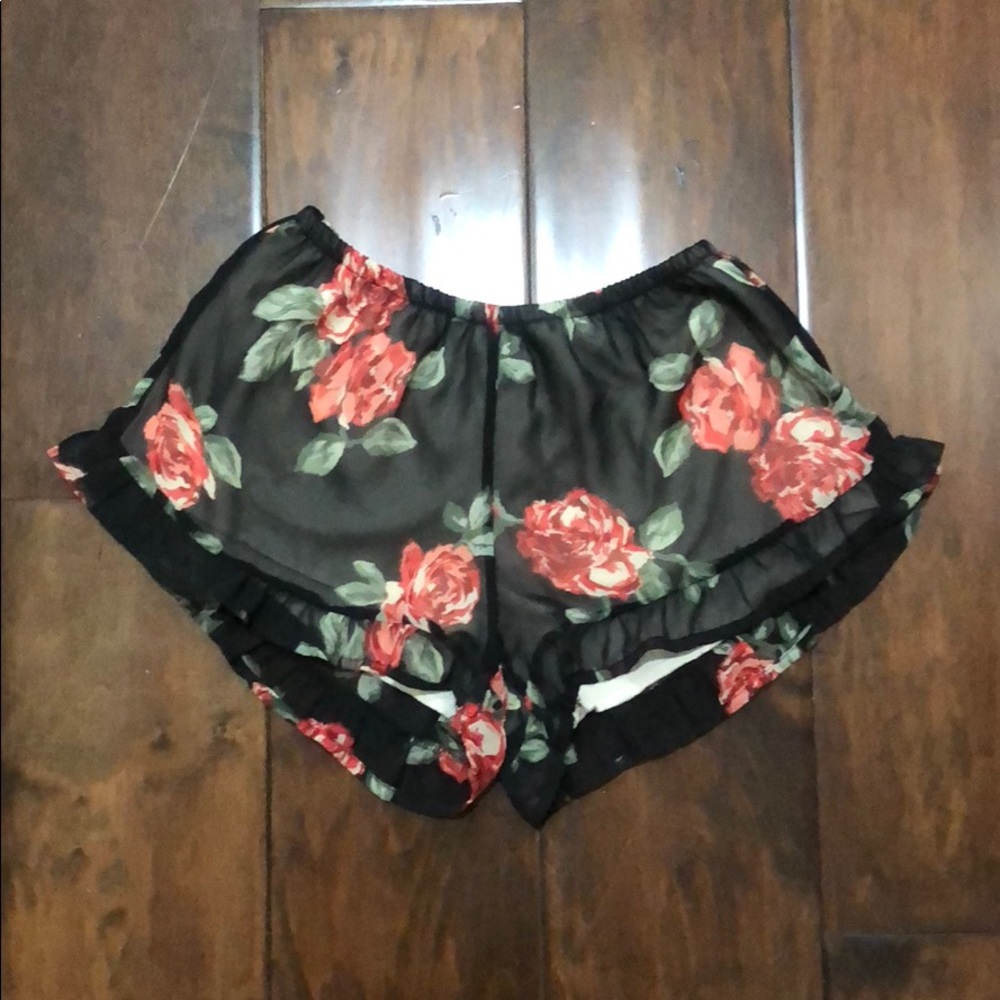 Audrey 3+1 | Rose-Printed Shorts Size Small